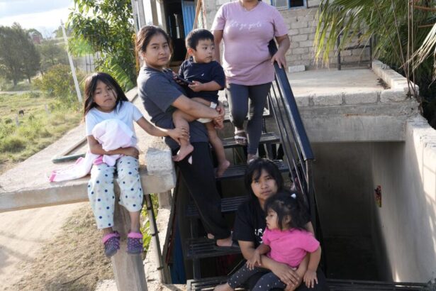 A mother’s choice: Jail in L.A. or deportation to Mexico with her children
