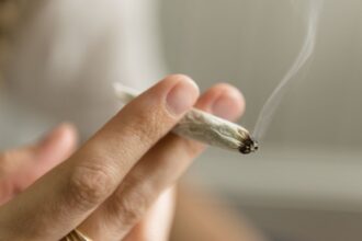 Don’t use cannabis during pregnancy or breastfeeding, leading OBGYN group says