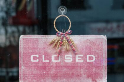 Cannabis company abruptly closes all stores amid lawsuits 
